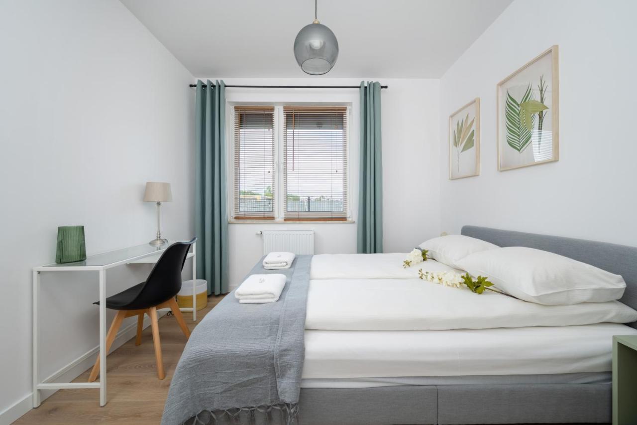 Miedziana 6 & 18 Apartment With Free Garage Wroclaw By Renters Екстер'єр фото