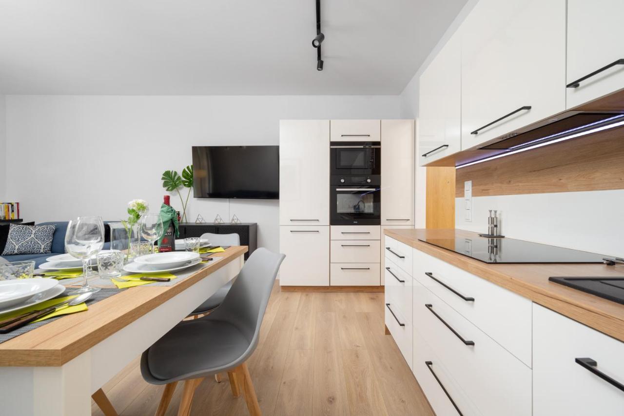 Miedziana 6 & 18 Apartment With Free Garage Wroclaw By Renters Екстер'єр фото