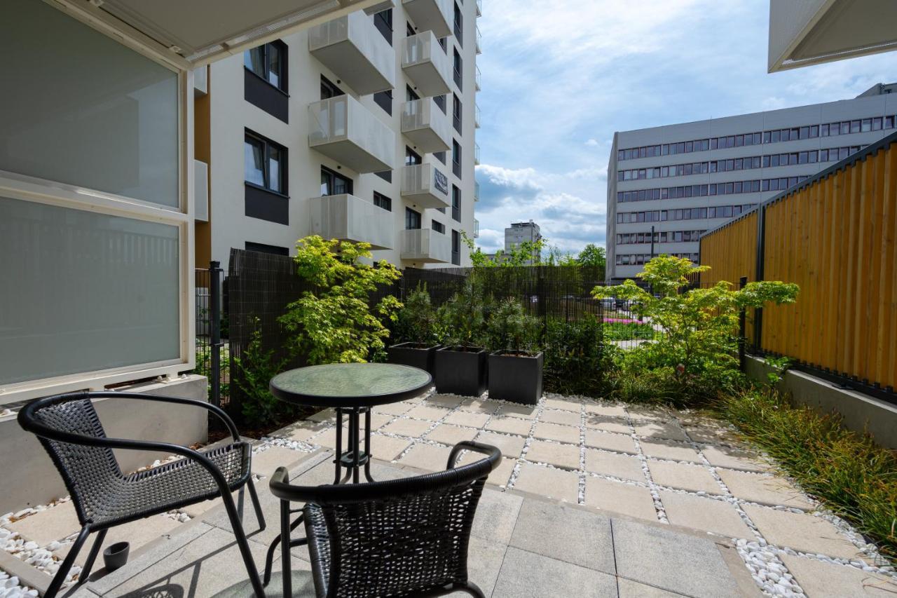 Miedziana 6 & 18 Apartment With Free Garage Wroclaw By Renters Екстер'єр фото