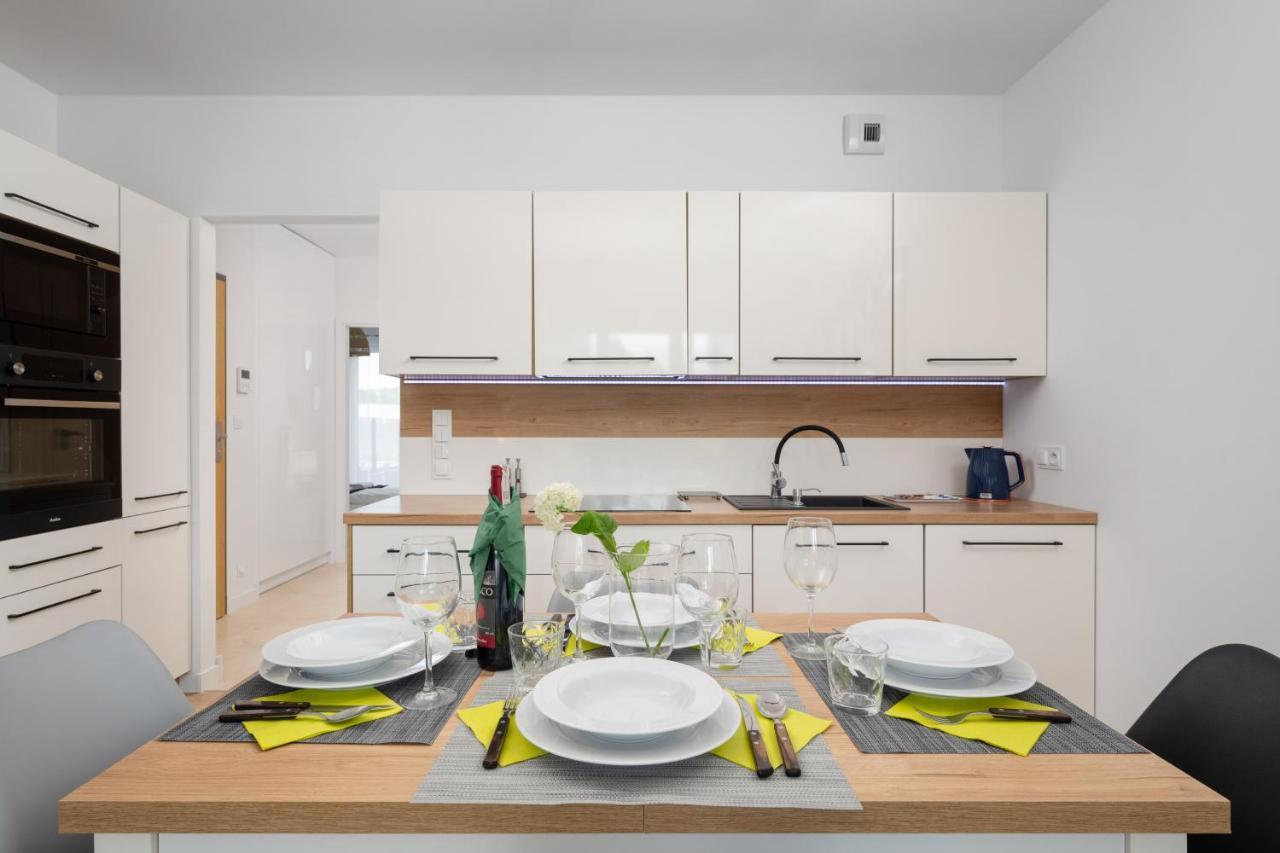 Miedziana 6 & 18 Apartment With Free Garage Wroclaw By Renters Екстер'єр фото