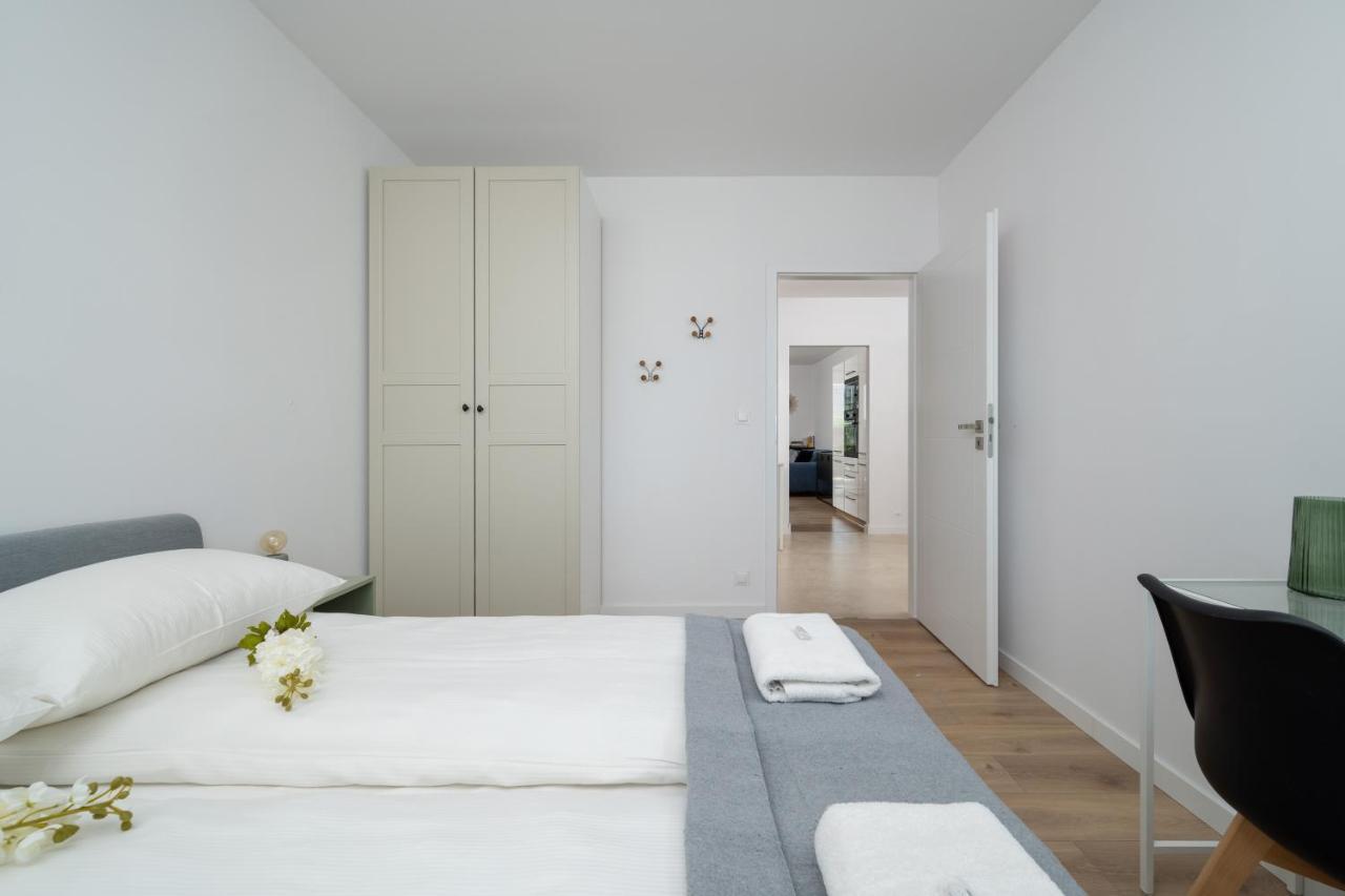 Miedziana 6 & 18 Apartment With Free Garage Wroclaw By Renters Екстер'єр фото