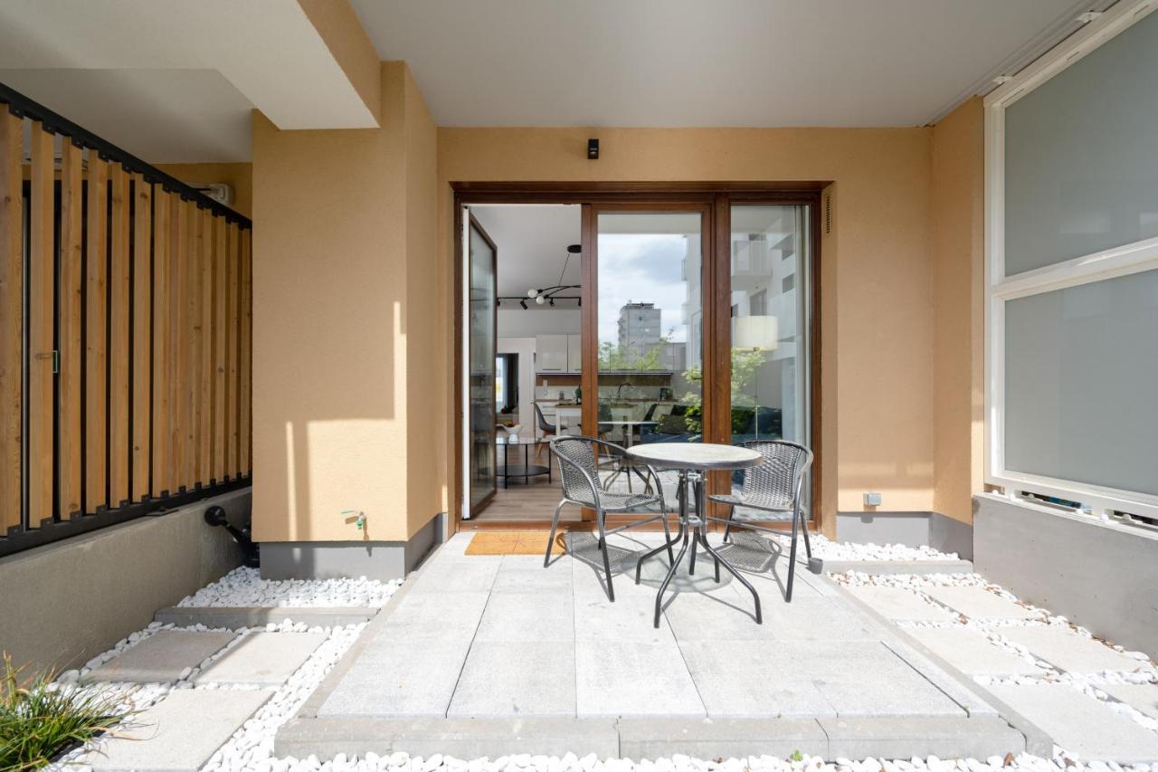 Miedziana 6 & 18 Apartment With Free Garage Wroclaw By Renters Екстер'єр фото