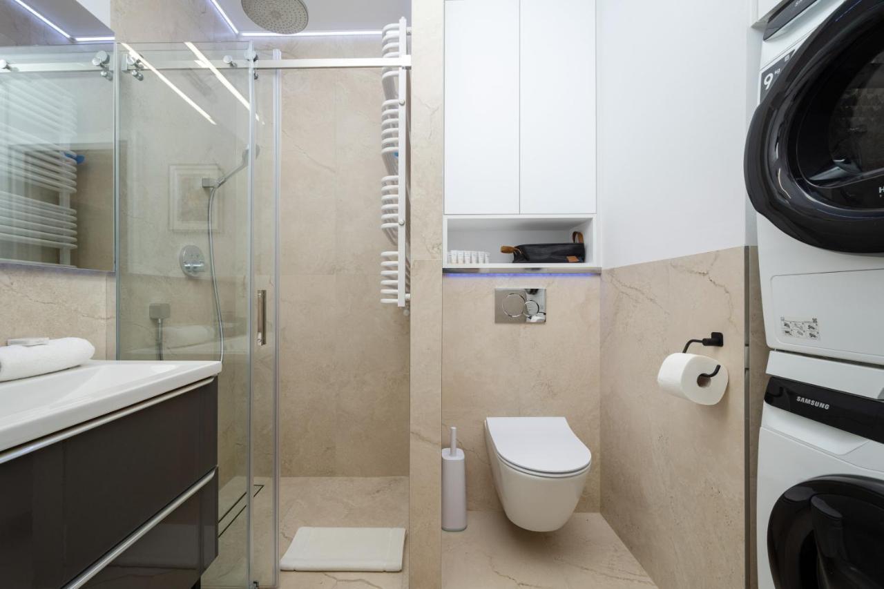 Miedziana 6 & 18 Apartment With Free Garage Wroclaw By Renters Екстер'єр фото