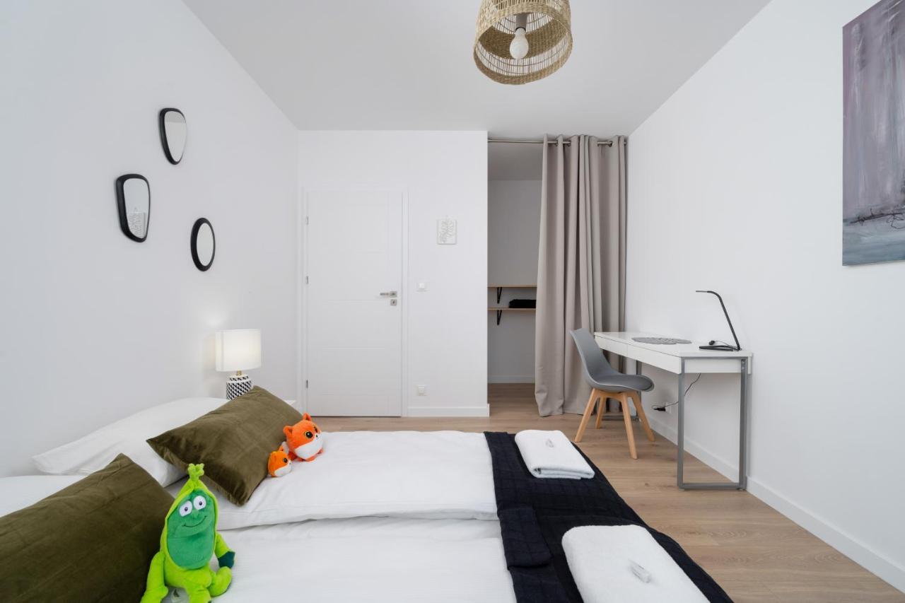 Miedziana 6 & 18 Apartment With Free Garage Wroclaw By Renters Екстер'єр фото