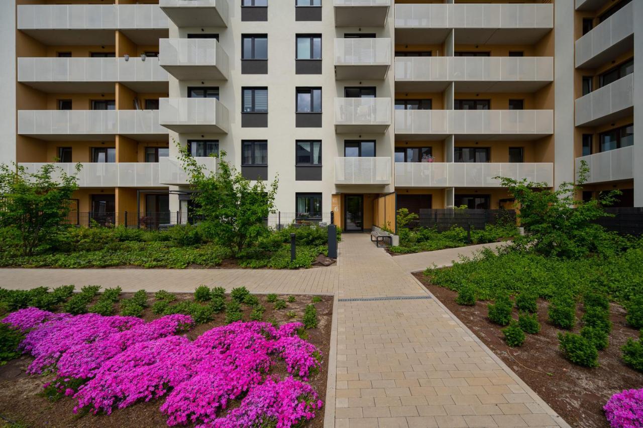 Miedziana 6 & 18 Apartment With Free Garage Wroclaw By Renters Екстер'єр фото
