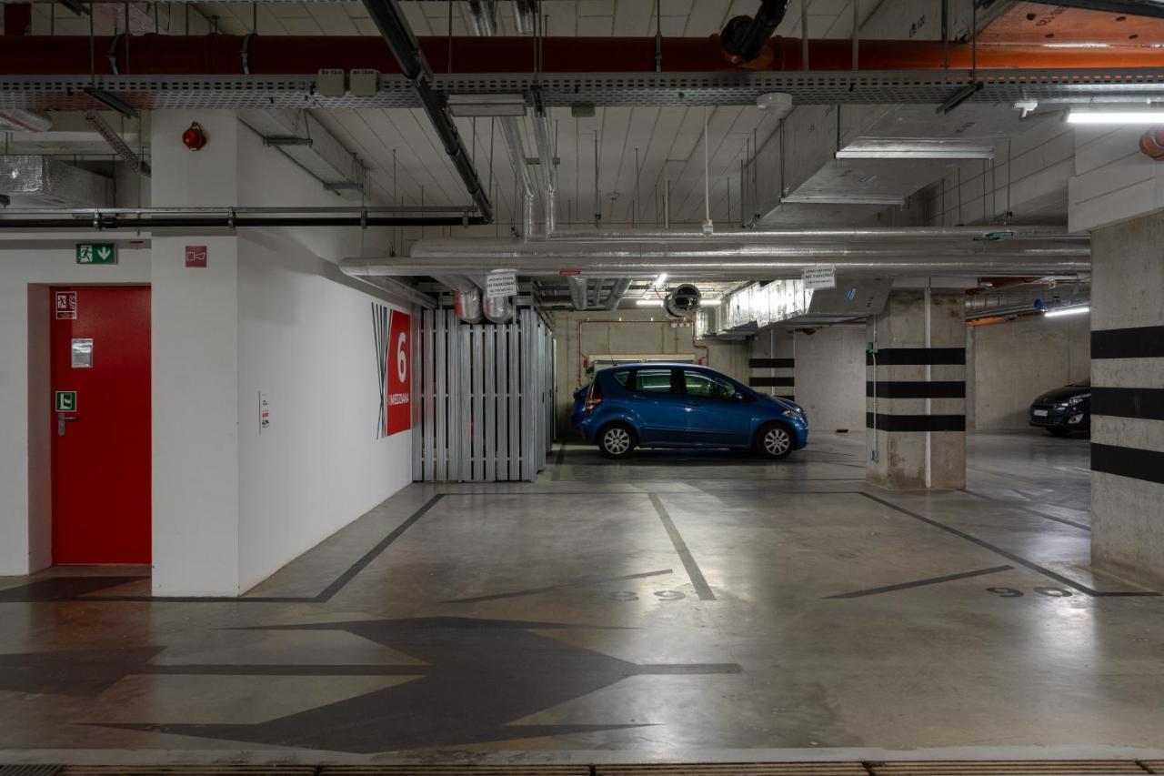 Miedziana 6 & 18 Apartment With Free Garage Wroclaw By Renters Екстер'єр фото