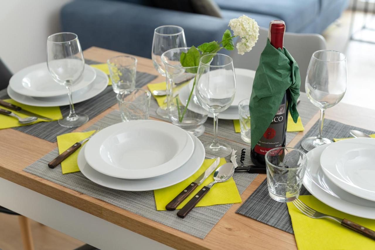 Miedziana 6 & 18 Apartment With Free Garage Wroclaw By Renters Екстер'єр фото