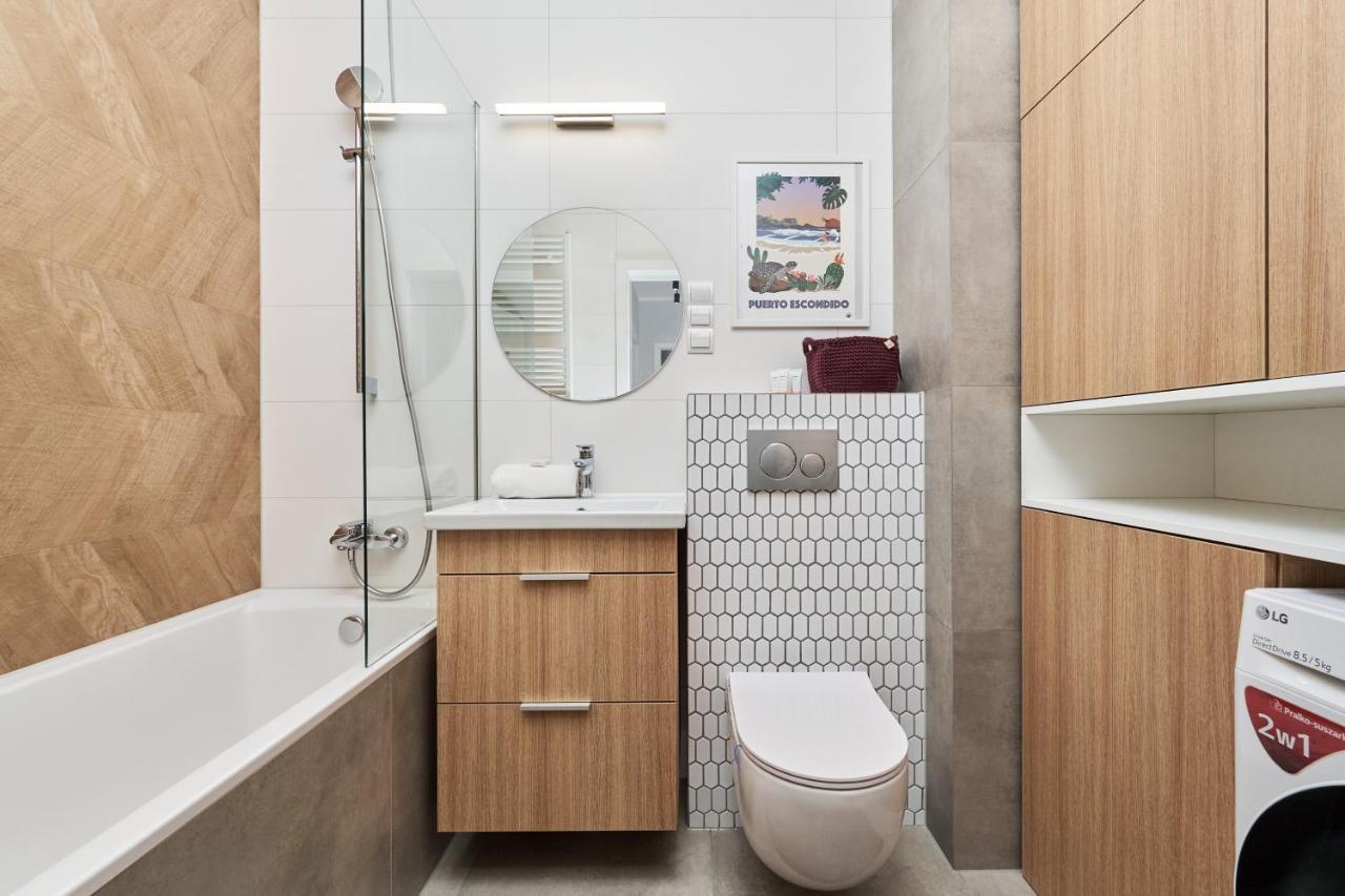 Miedziana 6 & 18 Apartment With Free Garage Wroclaw By Renters Екстер'єр фото