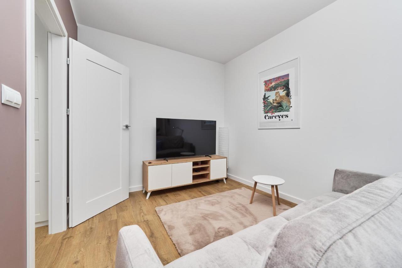 Miedziana 6 & 18 Apartment With Free Garage Wroclaw By Renters Екстер'єр фото