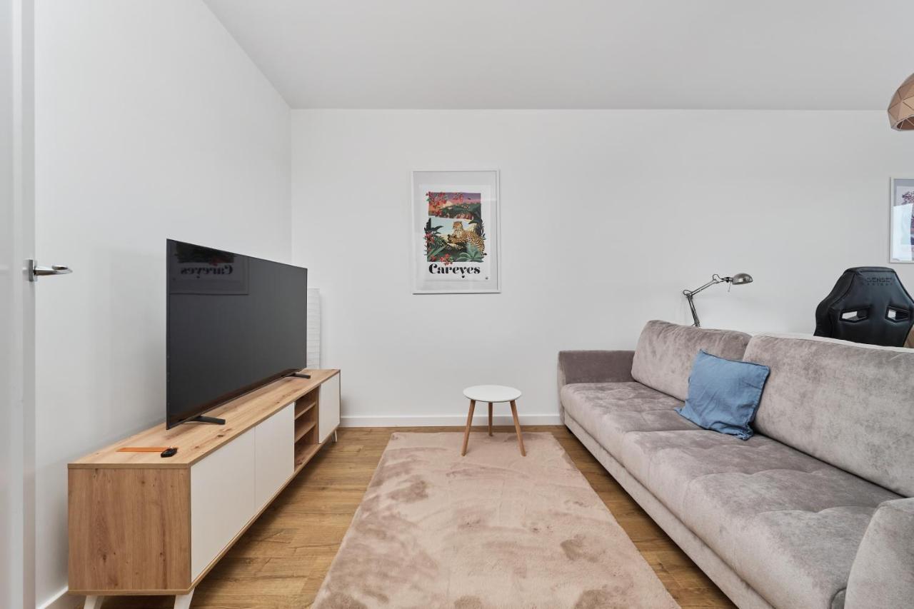 Miedziana 6 & 18 Apartment With Free Garage Wroclaw By Renters Екстер'єр фото