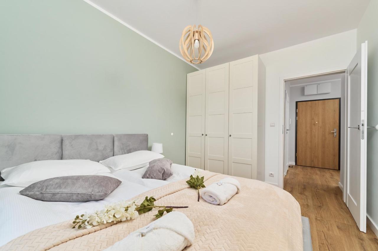 Miedziana 6 & 18 Apartment With Free Garage Wroclaw By Renters Екстер'єр фото